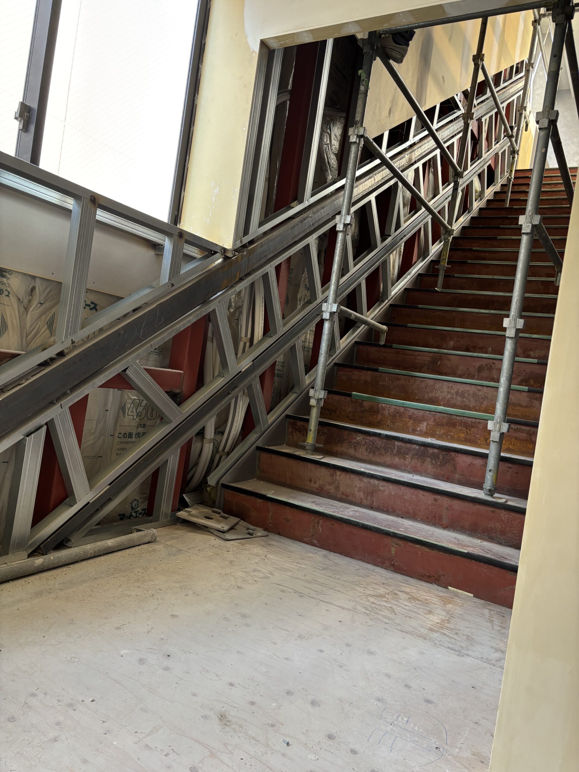 大阪市内展示施設（車いす用階段昇降機設置工事）の画像