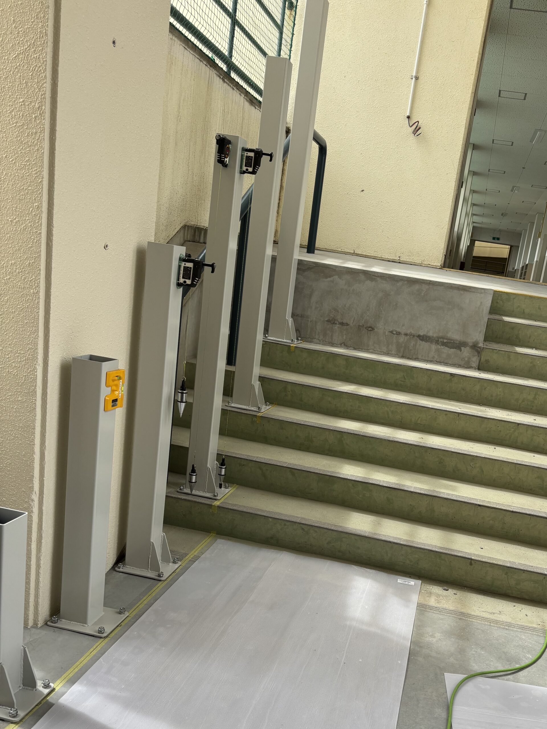 大阪市内小学校（車いす用階段昇降機設置）の画像